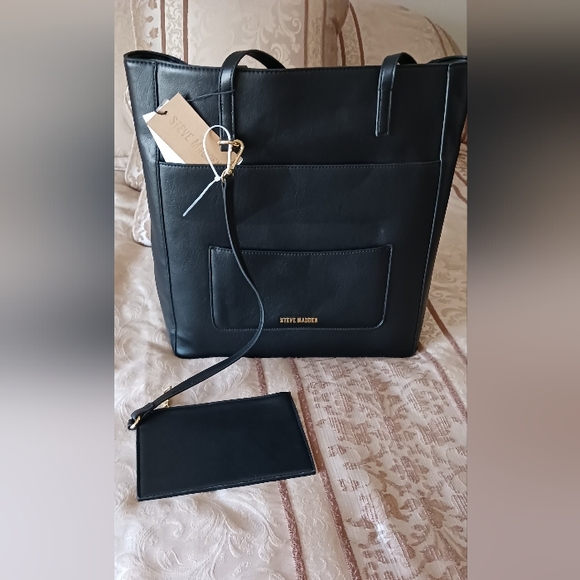 Steve Madden Large Black Tote with a wristlet and pouch. NWT ๐๐Host Pick ๐๐ - Picture 3 of 16